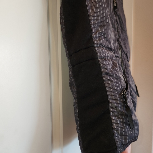 The North Face Gray/Black Goose Down Puffer Vest Size M Zip Pockets Cinch Waist - Picture 6 of 15